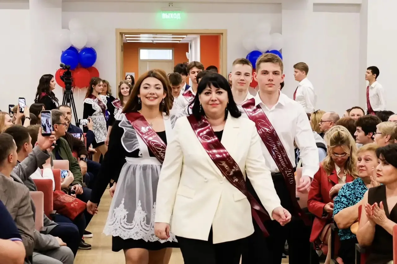 🔔Сегодня последний звонок прозвенел для более 6000 мытищинских школьников!  У 4200 девятиклассников 