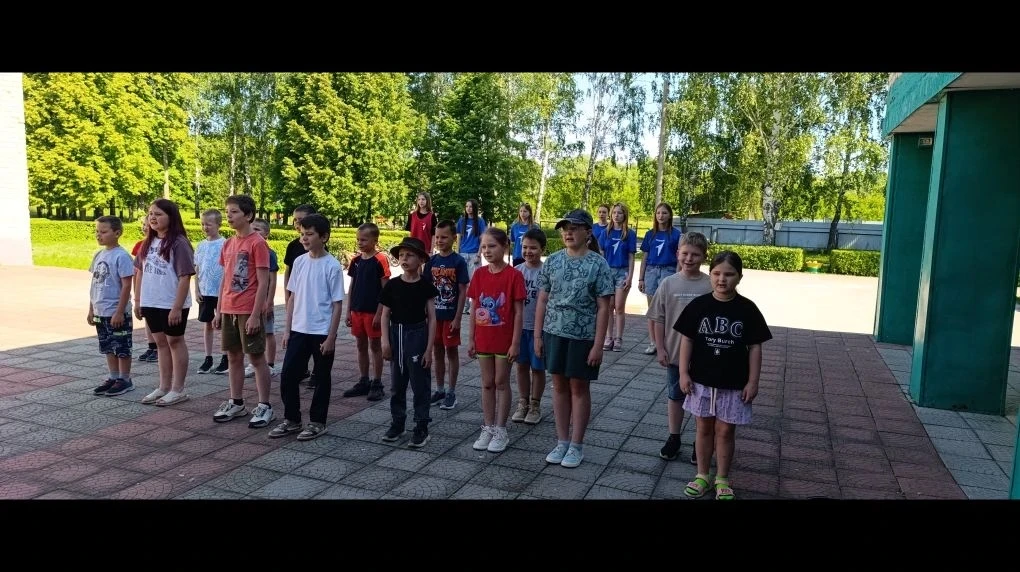 ☀Новая неделя работы пришкольных лагерей стартовала! 

🌼По традиции понедельников утро для ребят на
