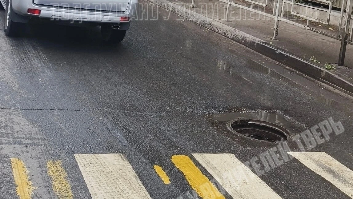 Опасная находка у пешеходного перехода в Твери 
 
В Московском районе Твери внимание водителей при