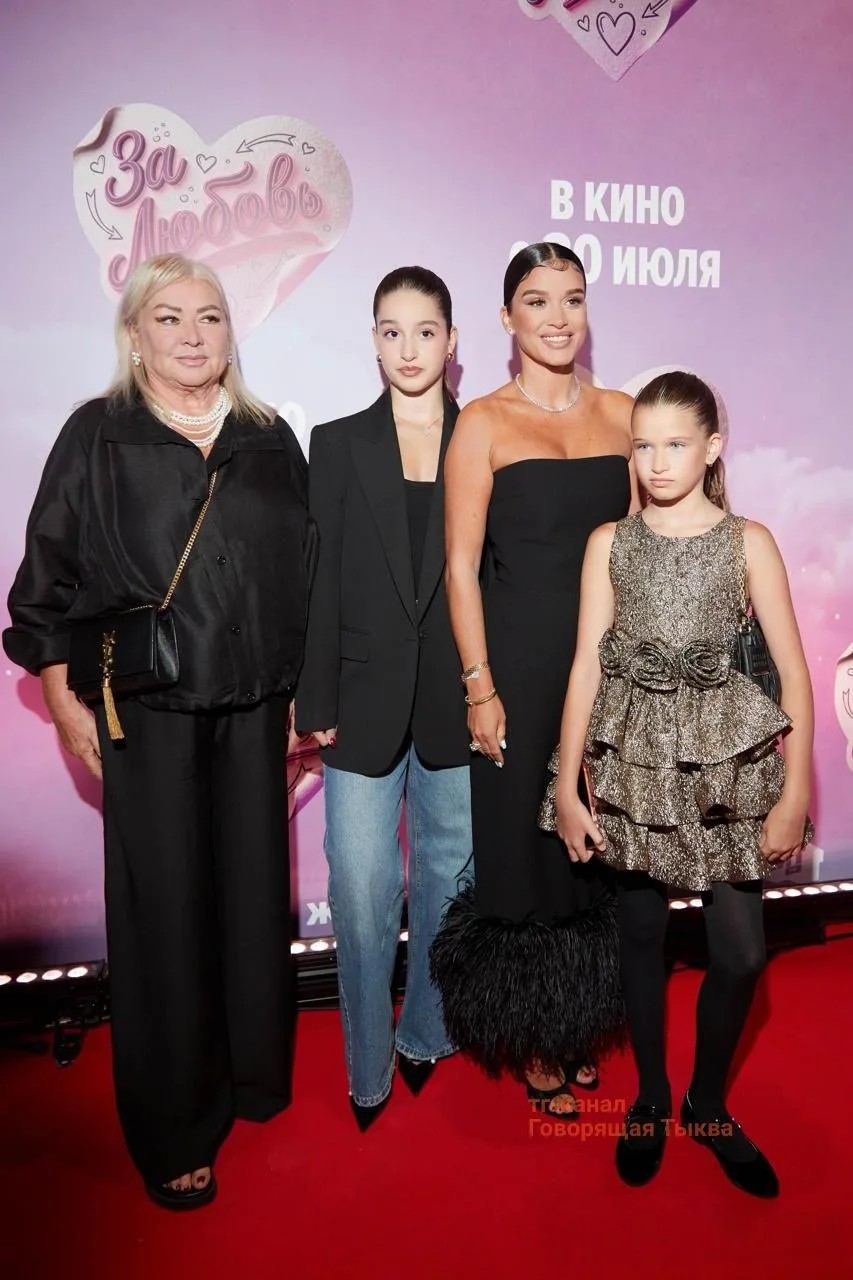Премьера сериала «За любовь» в Москве. Главные звезды — Ксения Бородина и ее семейство. Колясик, каж