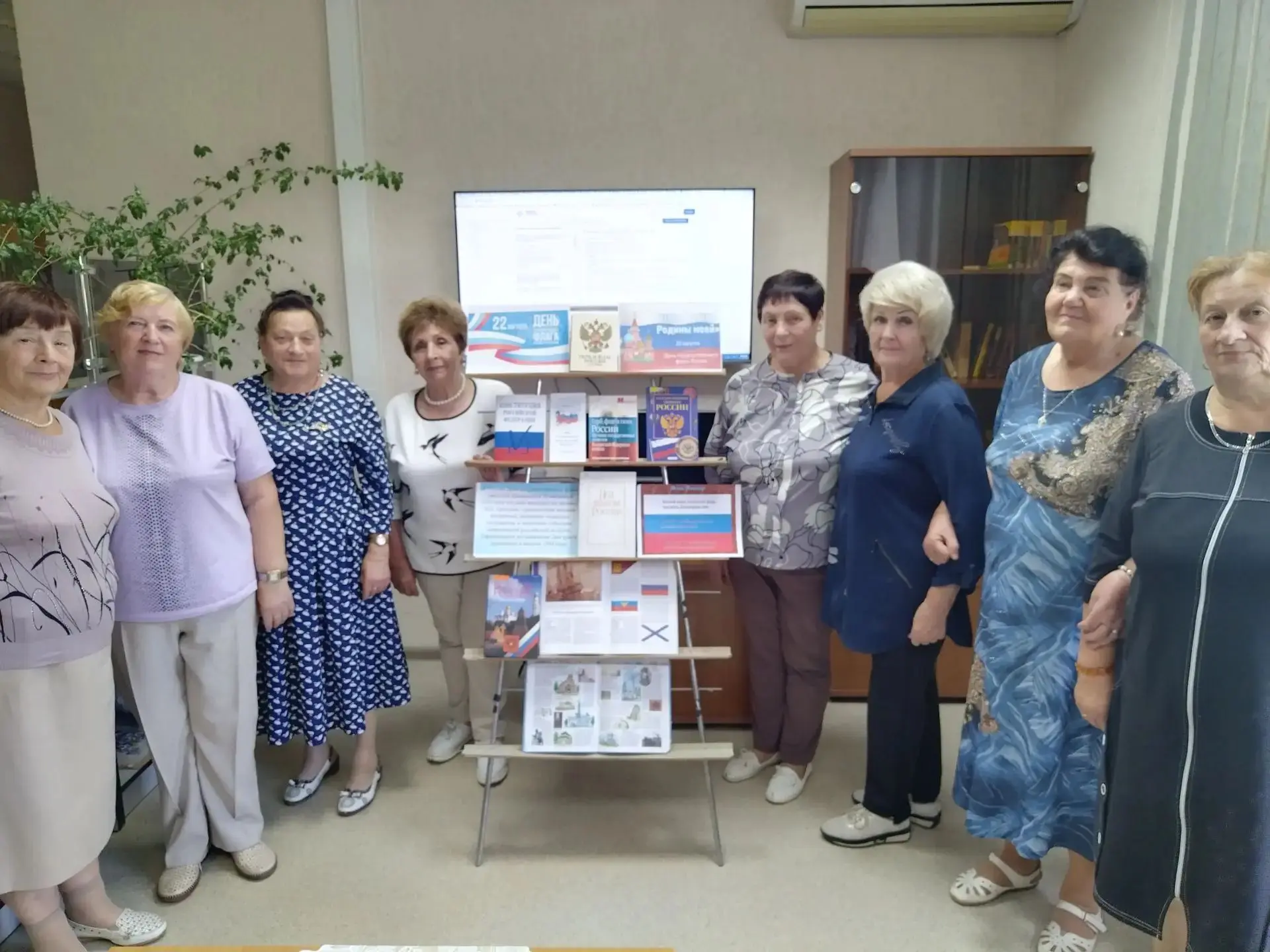 День Российского флага – это праздник всех поколений россиян, дань уважения истории вел...