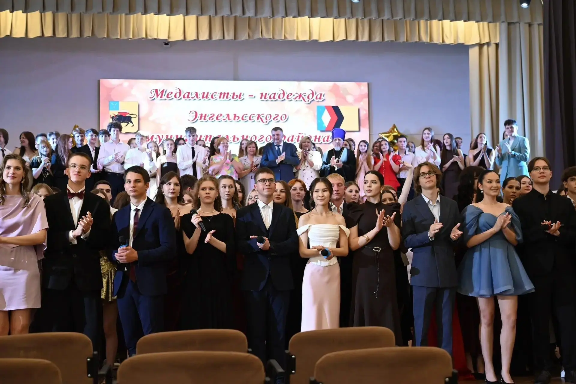 ✨ 1 июля в школе им. Ю.А. Гагарина прошел традиционный бал медалистов для выпускников 2...