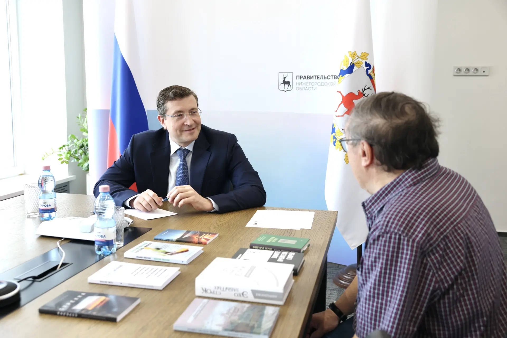 Встретился с Николаем Свечиным - нижегородским писателем и краеведом, мастером исторического детекти