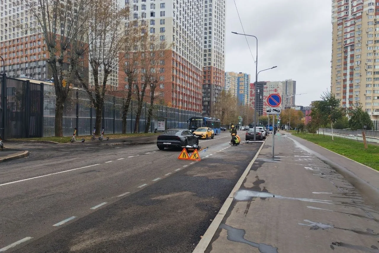 🚗 На Большой Очаковской убрали несколько парковочных мест