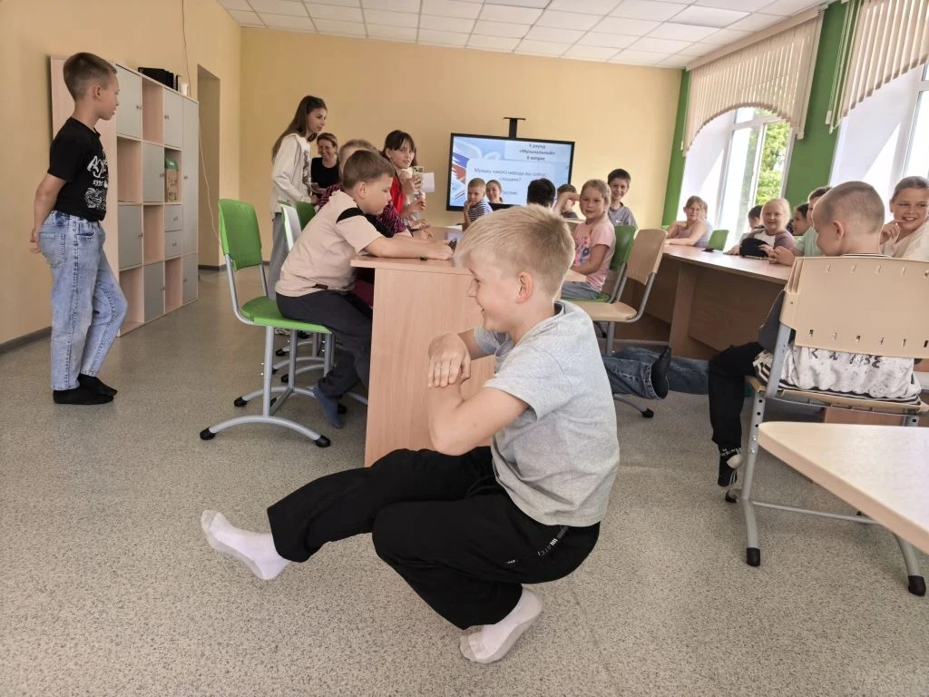 📢Вести из пришкольного лагеря 
День десятый...
Сегодня,16 июня, день в лагере "Весёлый" начался,как