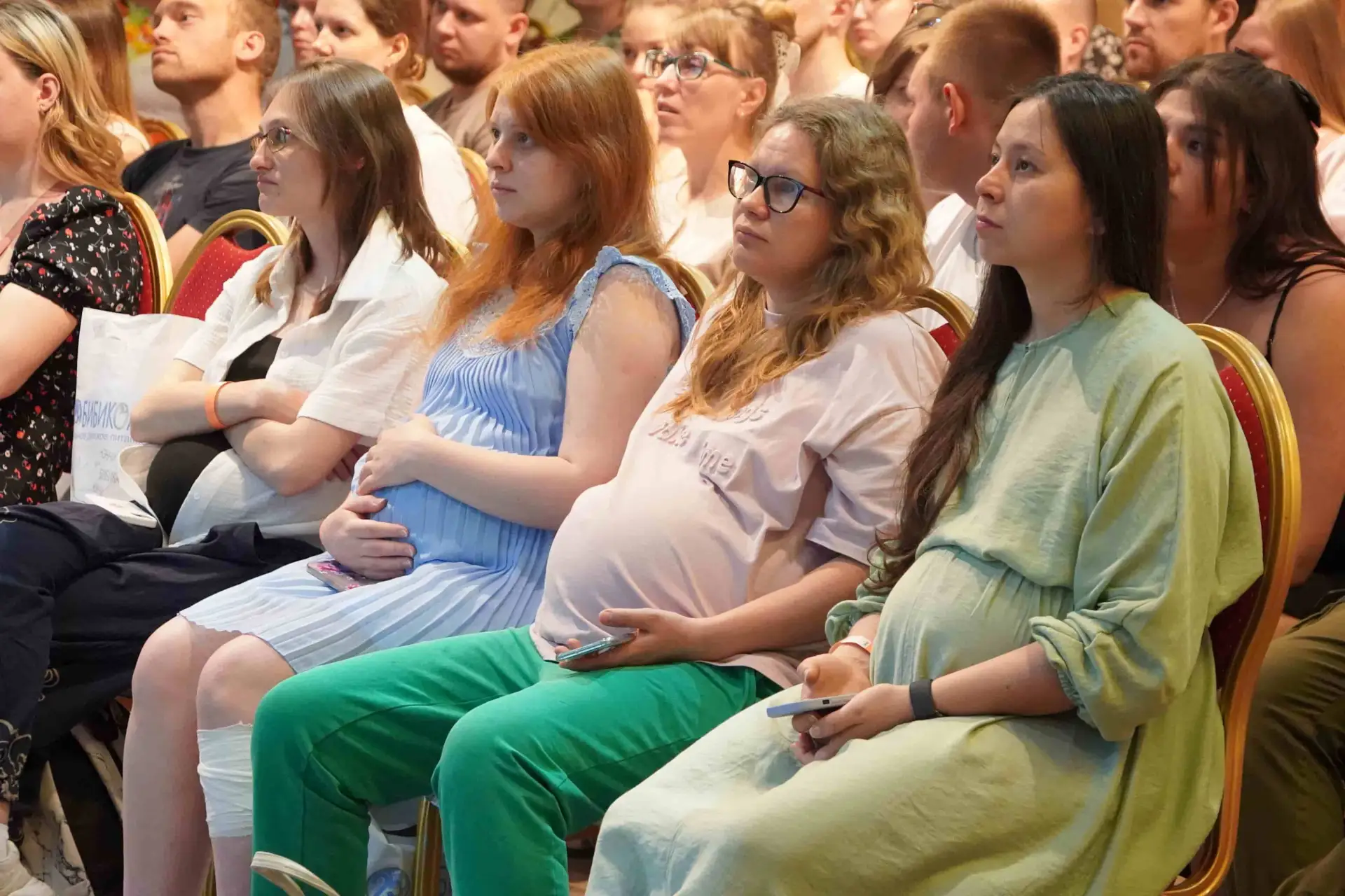 🤰 Цифра дня: более 1,2 тысячи будущих мам Свердловской области прошли онлайн-курсы для...