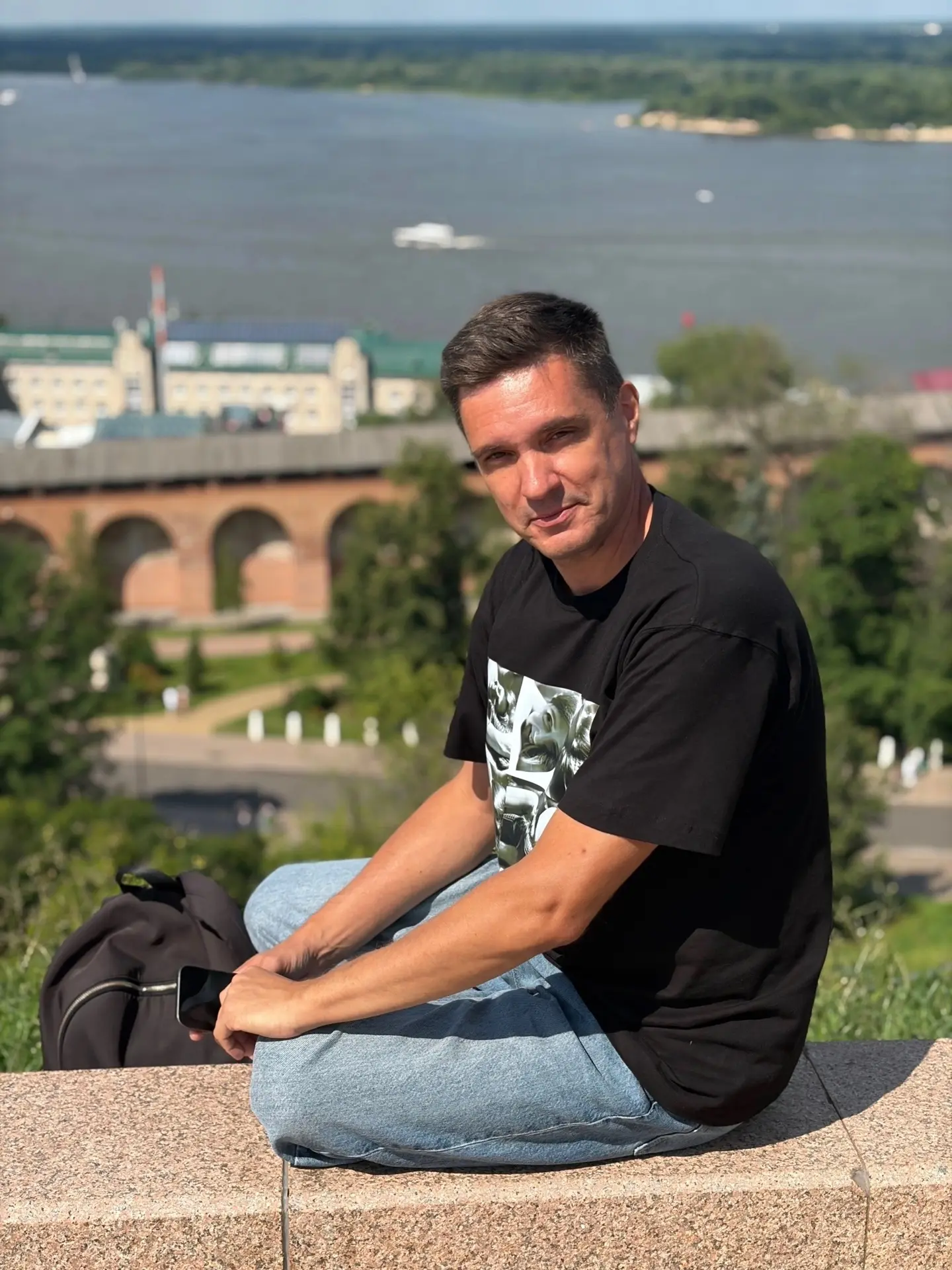Подготовка к школе, рисование, программирование, танцы.