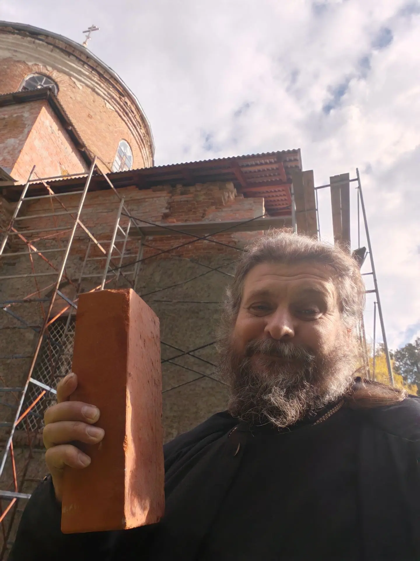 ДУХОВНОЕ ЛИЦО снова ПРОСИТ КИРПИЧА 😊 для ремонта храма в Средних Апочках. По подсчётам...
