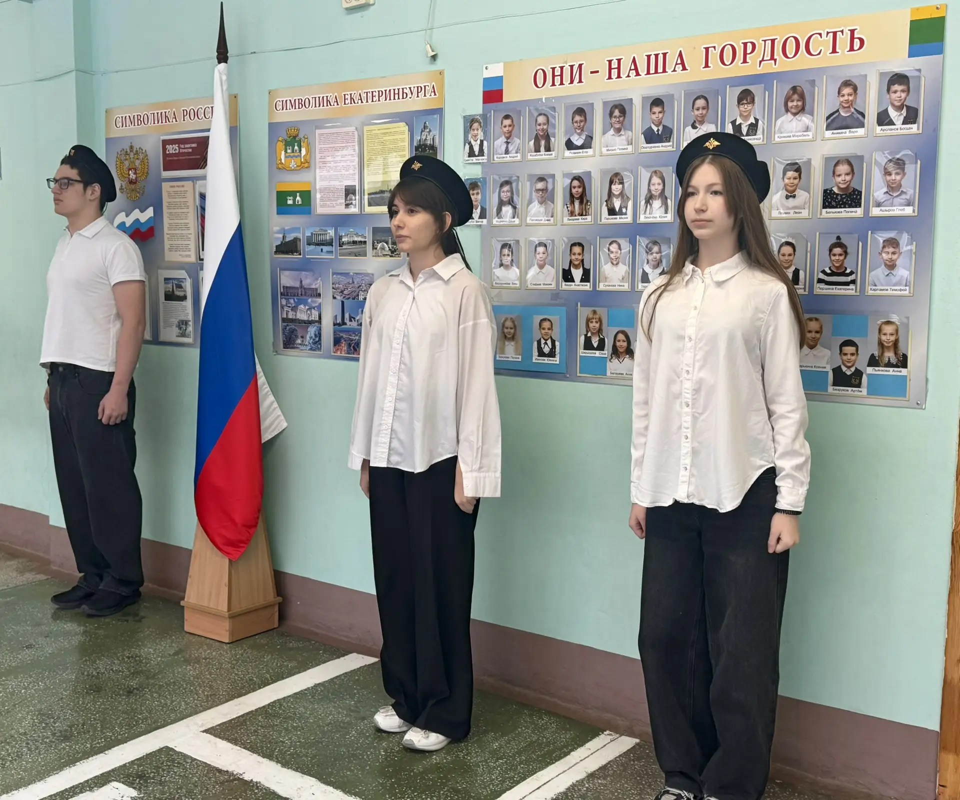 🇷🇺 2 марта школьное утро началось с линейки при участии юнармейского отряда «Патриот».  Затем обучаю
