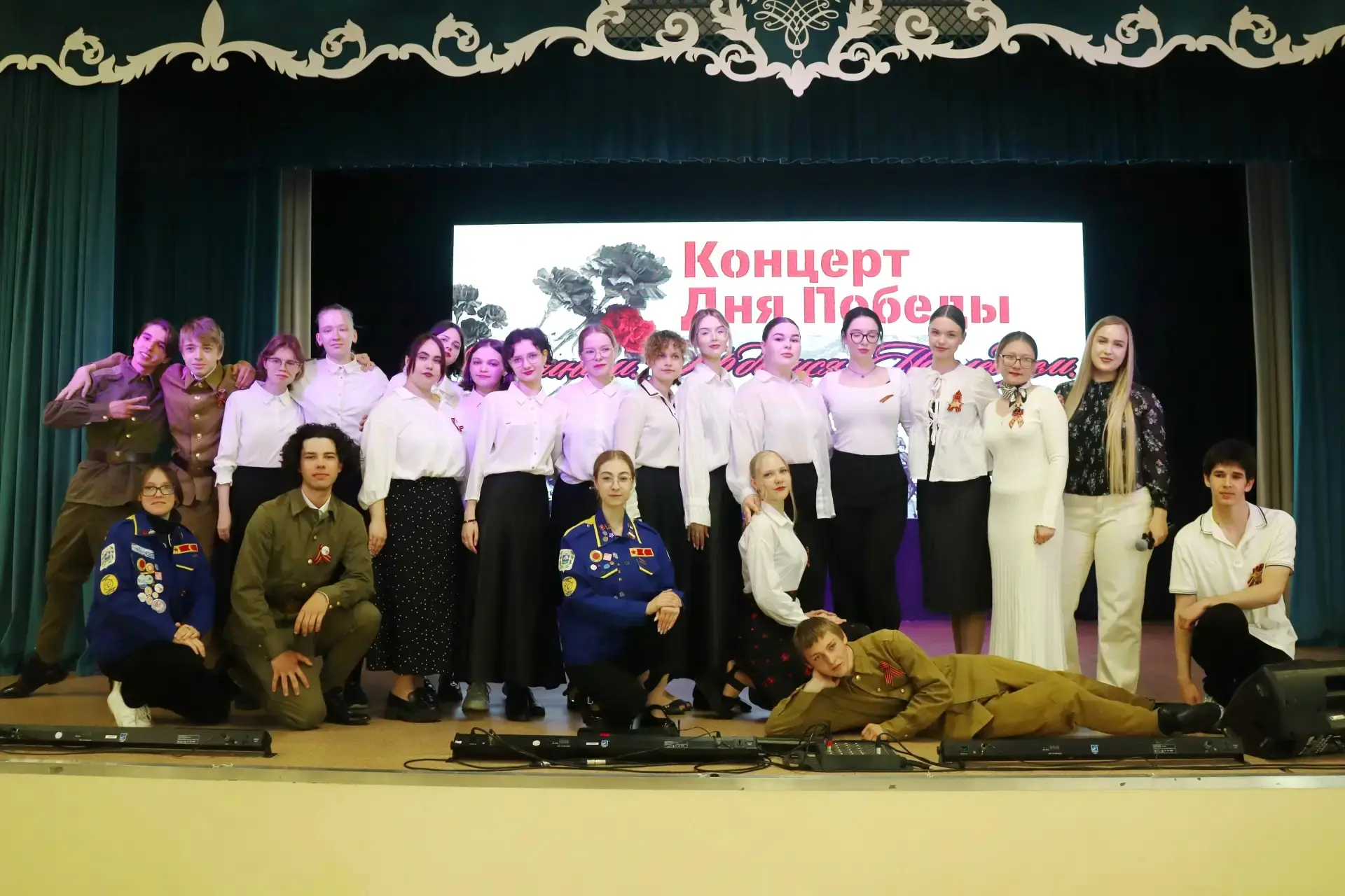 В рамках патриотической акции «50 шагов до Победы» бойцы студенческого педагогического отряда «Надеж