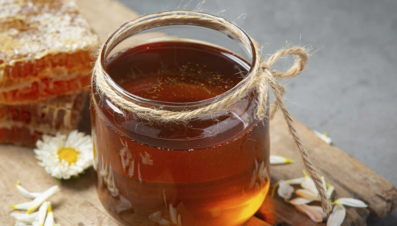 🍯В Роскачестве рассказали, как отличить настоящий мед от подделки

Мутная консистенция, расслоение 
