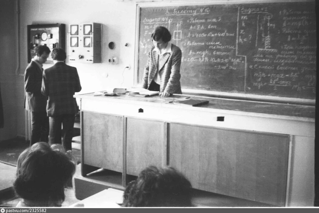 В кабинете физики школы №13