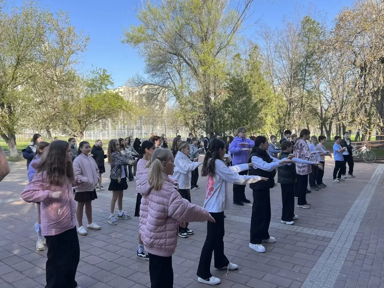 🏃‍♀️Утренняя зарядка в школе — это простой способ начать день с бодрости и хорошего настроя.   Корот