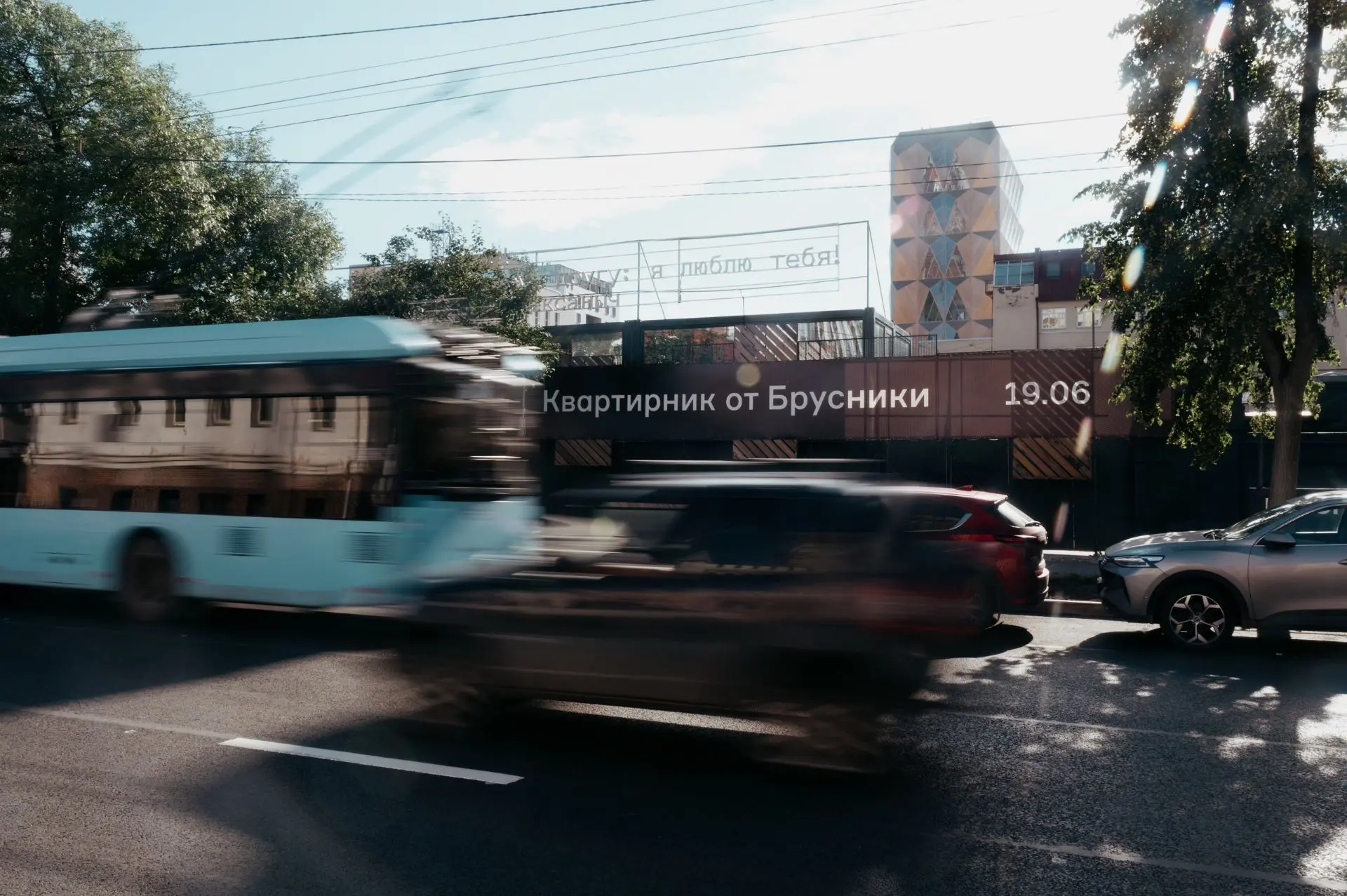 Не надо ля-ля

В минувшую пятницу екатеринбуржцы могли купить мотыля и пойти на реку. Но минимум тыс