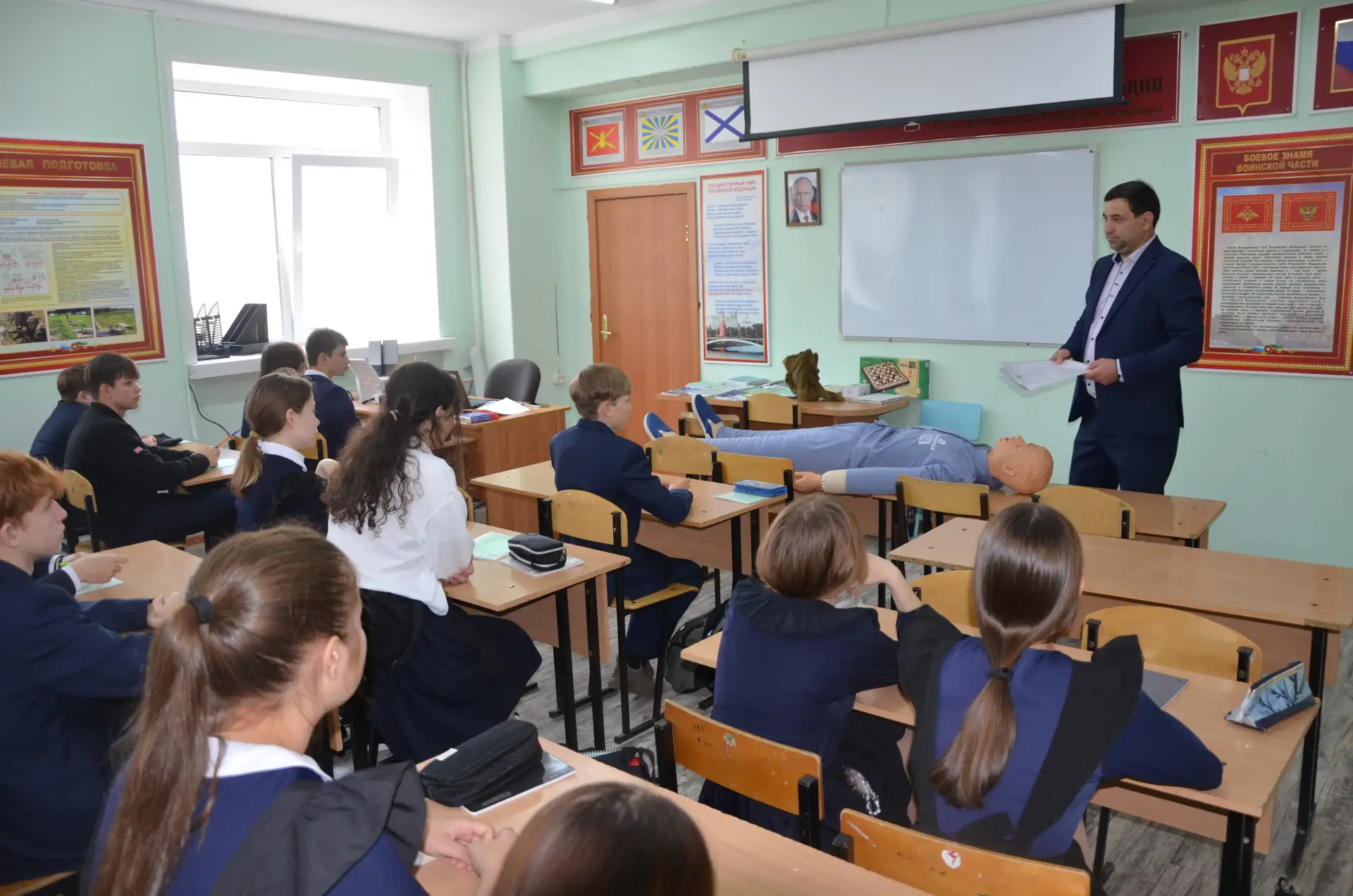 В рамках программы по основам безопасности и защиты Родины (ОБЗиР) для учащихся 8-х кла...