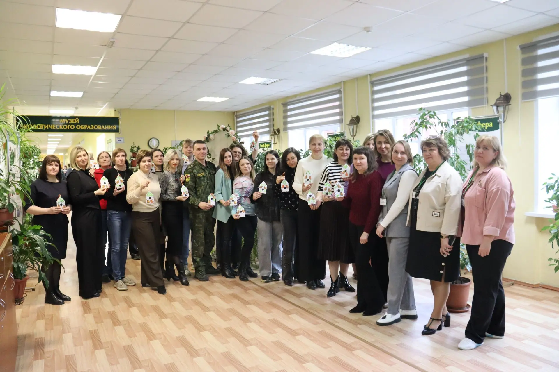 🙋Родители школьников попробовали себя в роли организаторов экологической акции    В центре «ЭкоСфера