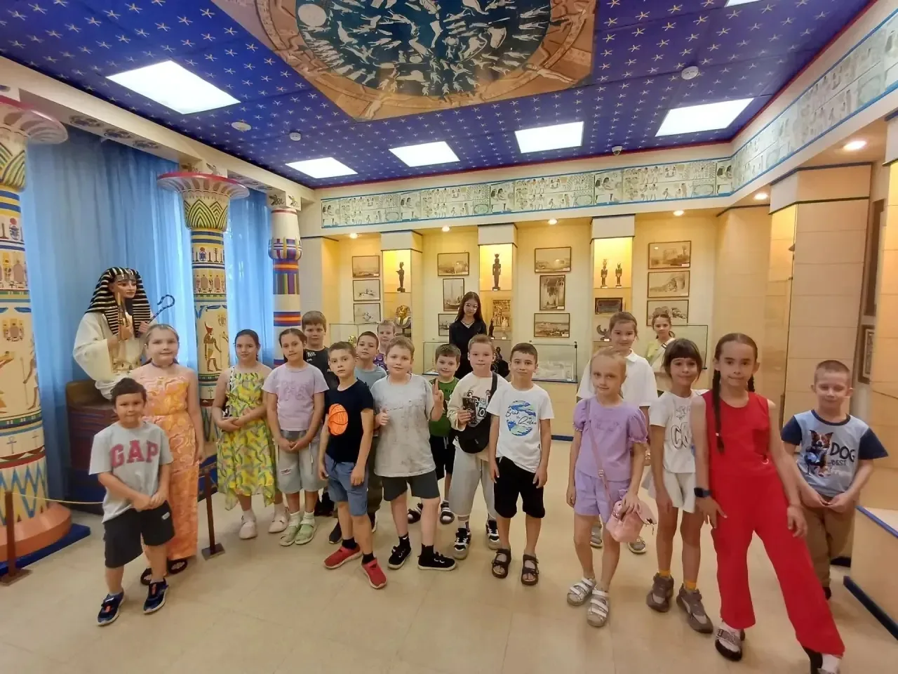 Юные исследователи из второго отряда на один день стали настоящими путешественниками. Отправившись в