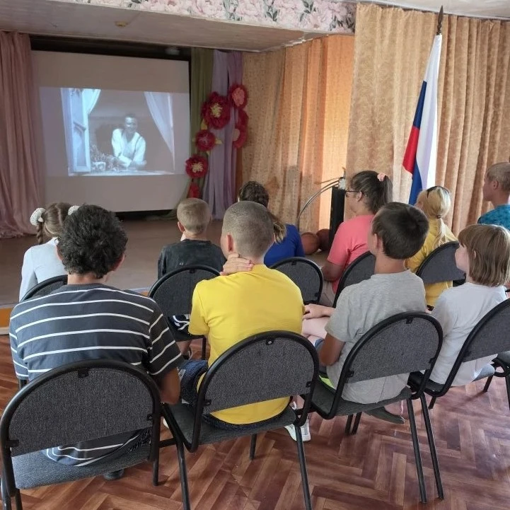 Сегодня в летнем лагере "Калейдоскоп" день выдался насыщенным и запоминающимся.
Утро началось с торж