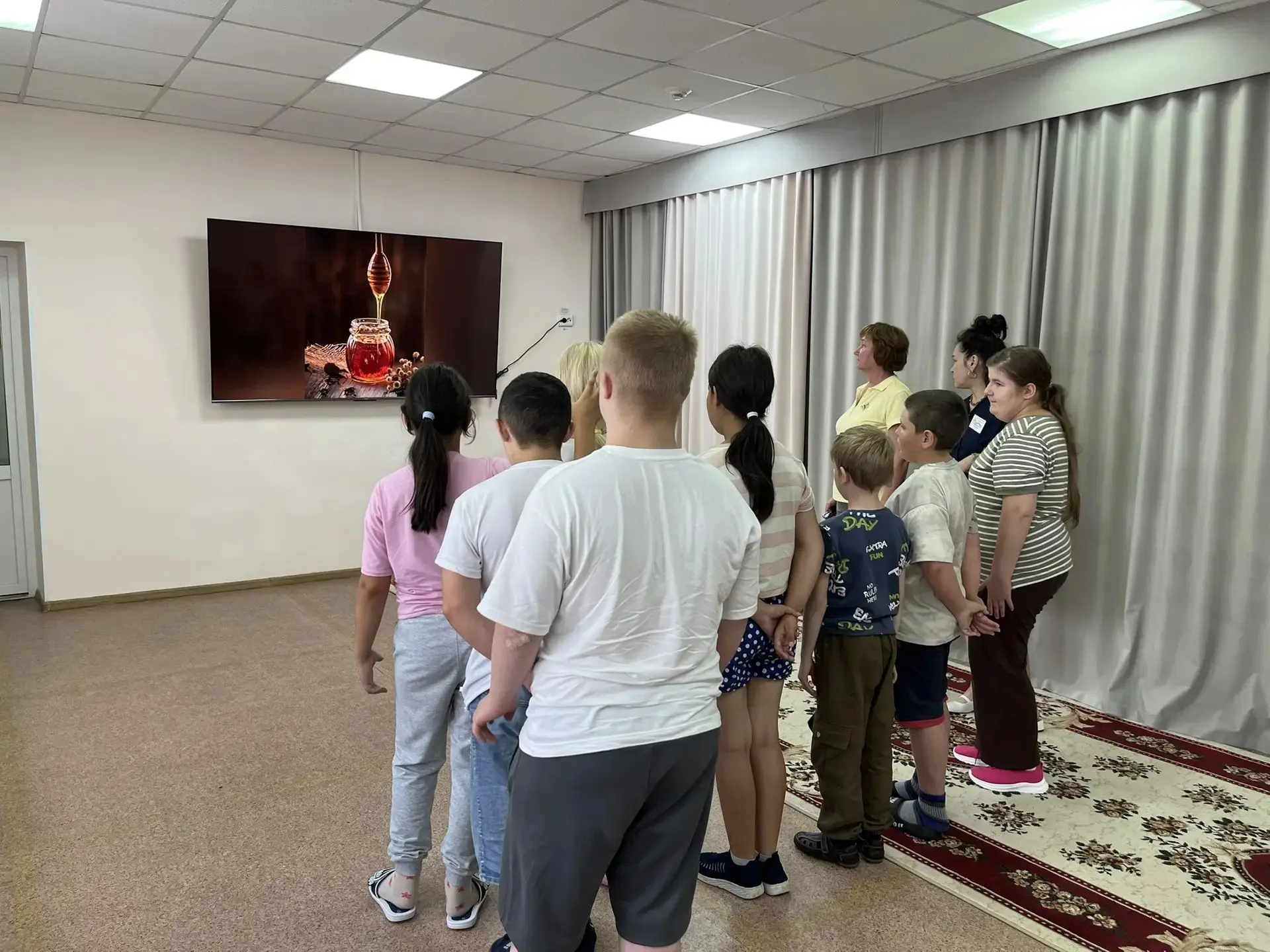 В РЦДПОВ «Радость» сегодня было по-особенному уютно и сладко. Мы с ребятами отметили Ме...