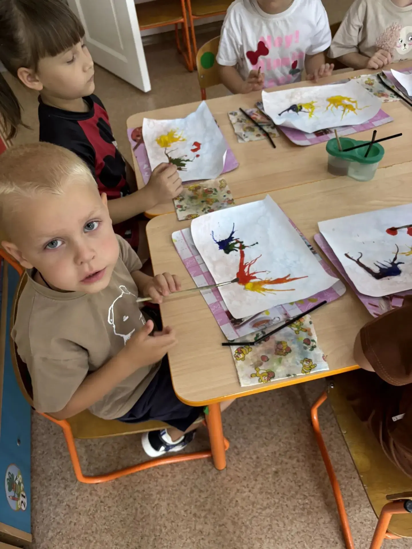 🎨 В рамках творческого проекта «Волшебные краски», с ребятами старшей группы «Ромашки»...