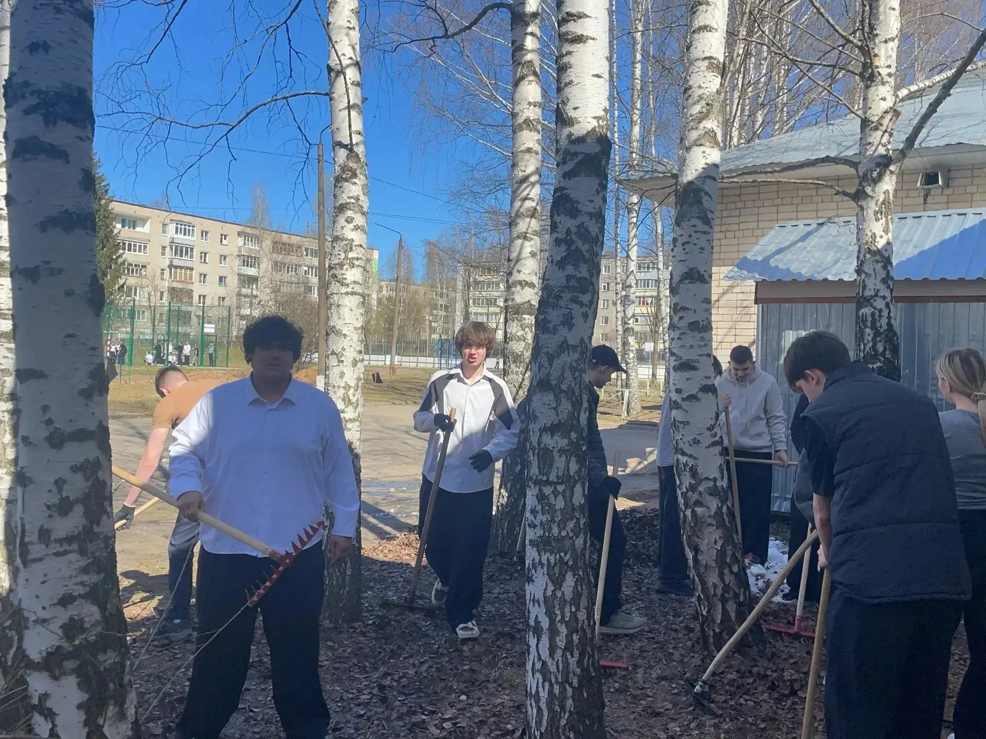 Весна всегда начинается с первых ручейков, яркого солнца и хорошего настроения. А ещё весна всегда с