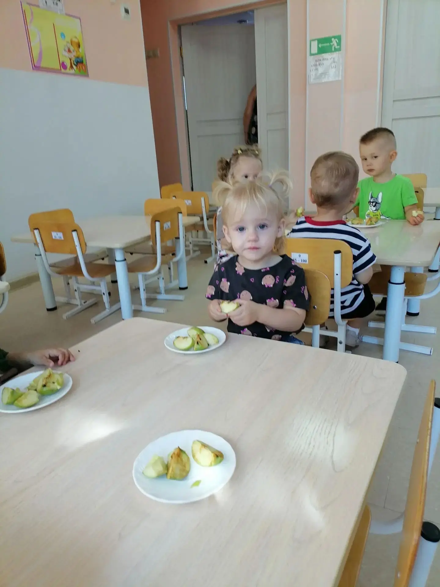 В группе "Бусинки " продолжается адаптация детей к условиям детского сада. Дети учатся ...