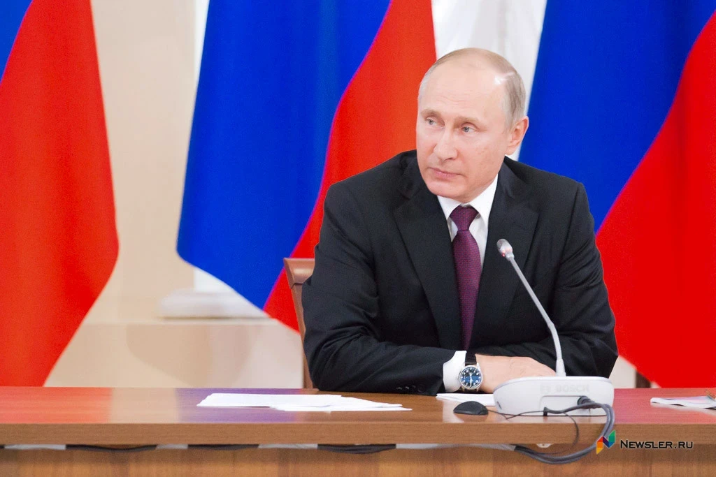 Кировские чиновники и депутаты 7 октября публично поздравили Владимира Путина с днем ро...