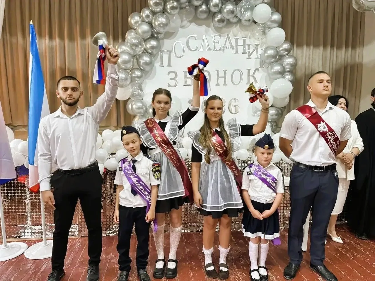 Со всего Крыма летят к нам фотографии с Последнего звонка! Давайте поддержим выпускнико...