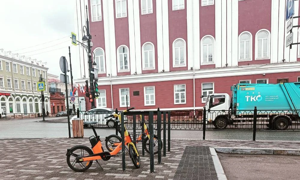 В Перми завершился сезон проката электровелосипедов - сервис Whoosh убрал их с улиц гор...