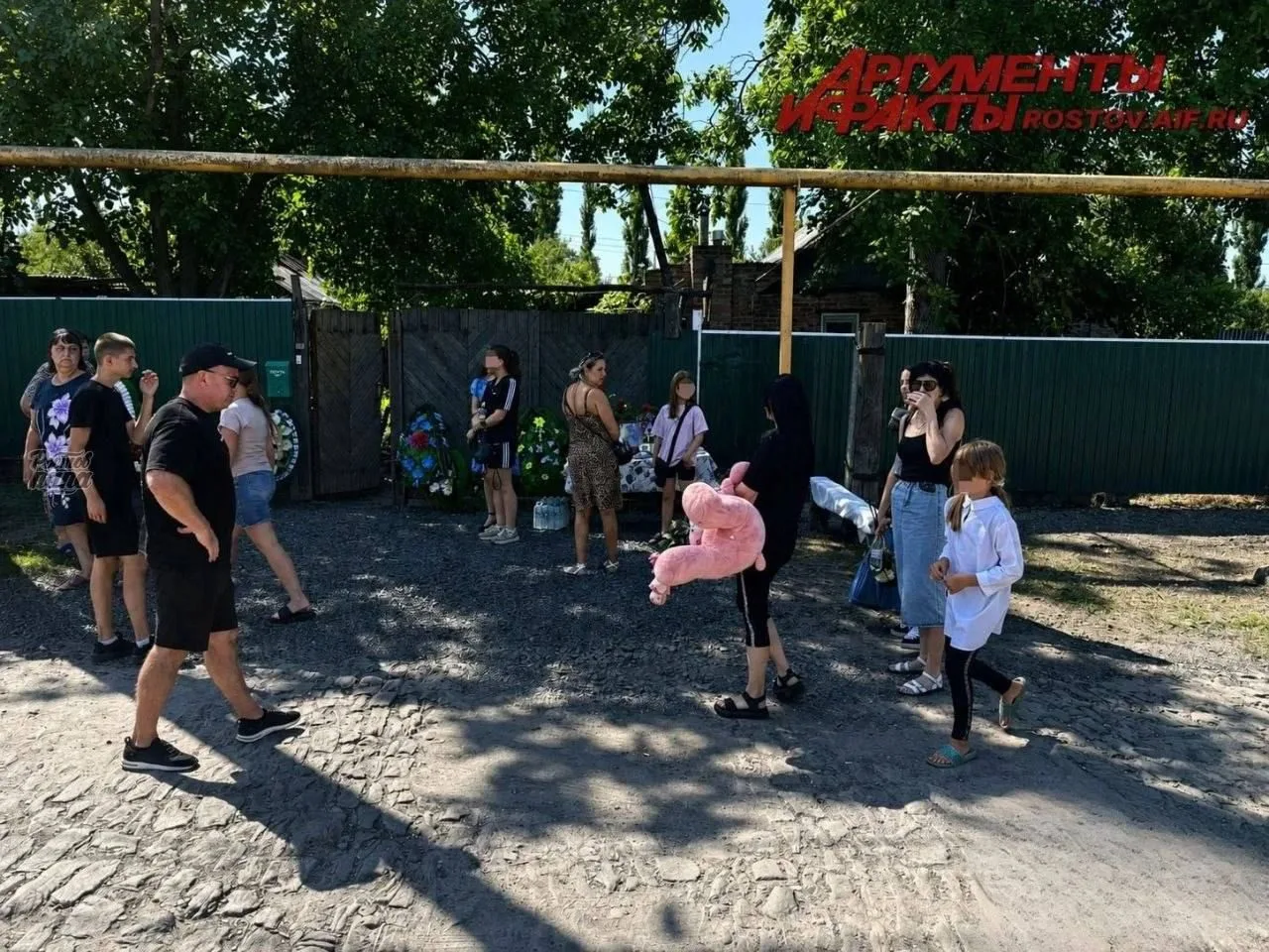 В Шахтах простились с пятилетней девочкой, погибшей при атаке БПЛА на Архипо-Осиповку