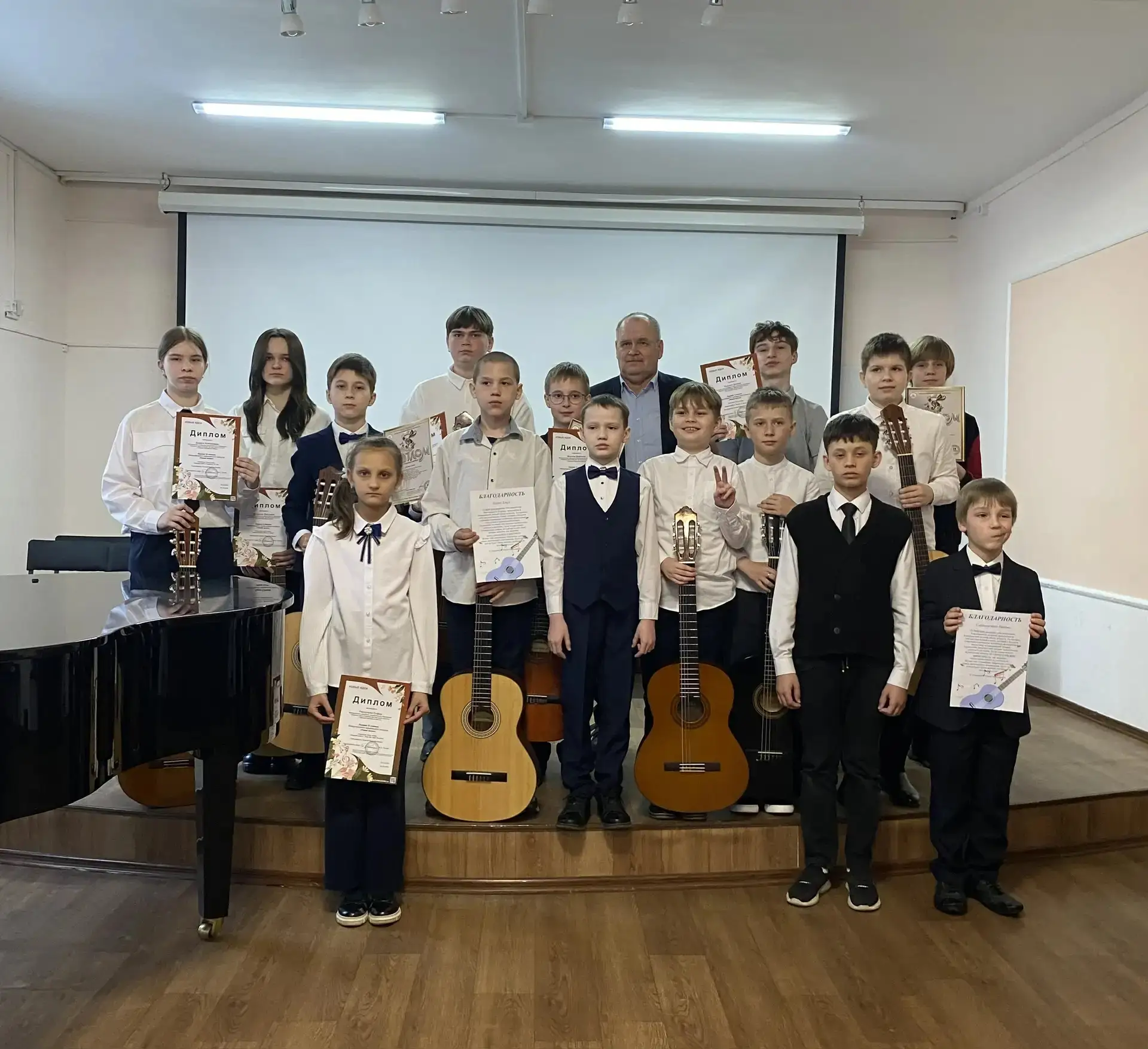 🎶 В Детской школе искусств состоялся замечательный концерт учащихся по классу гитары п...