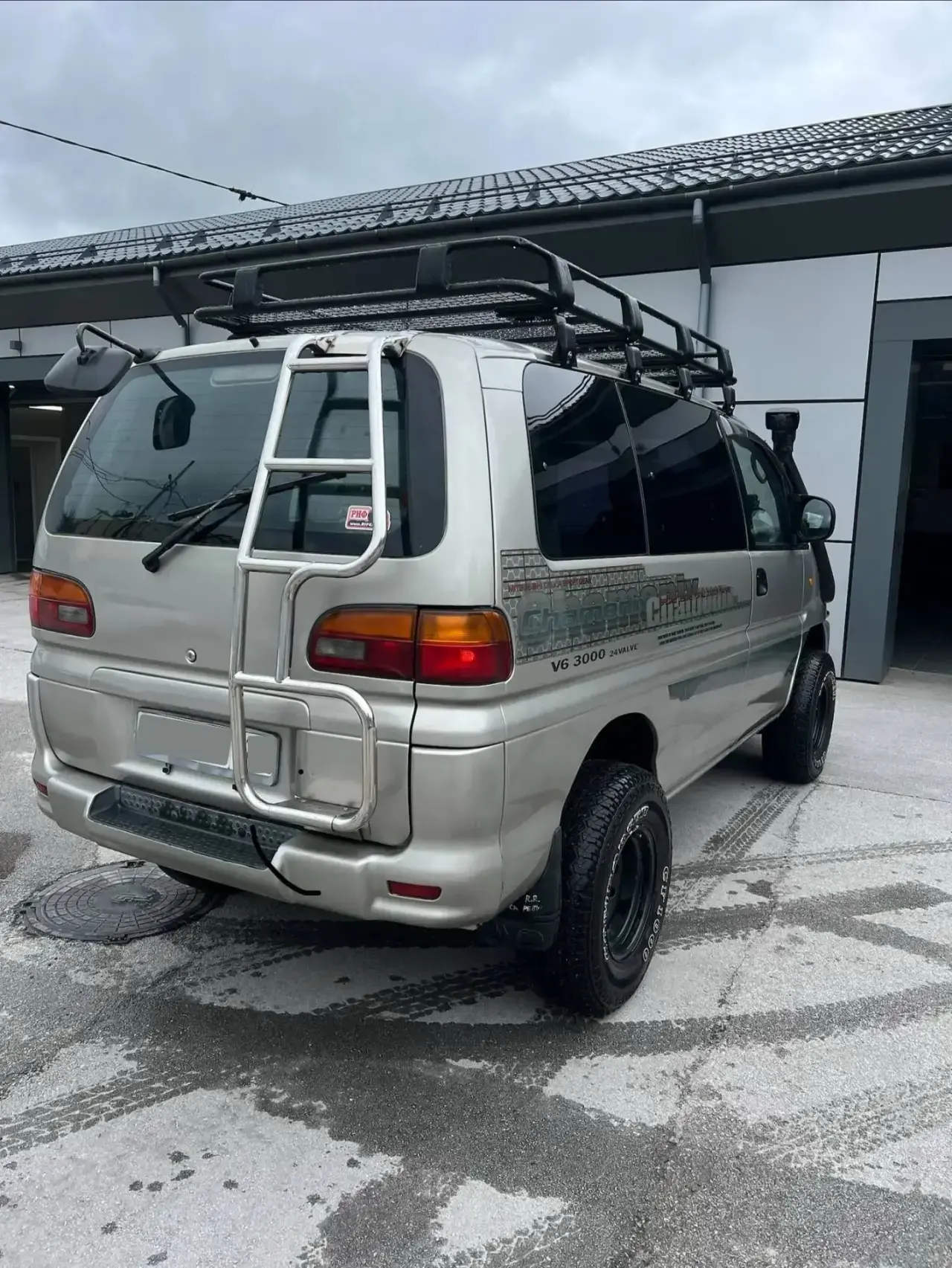 Продам MMC Delica L400, двигатель 6g72(3л бензин 185л.с.) полный привод, навесное остаё...