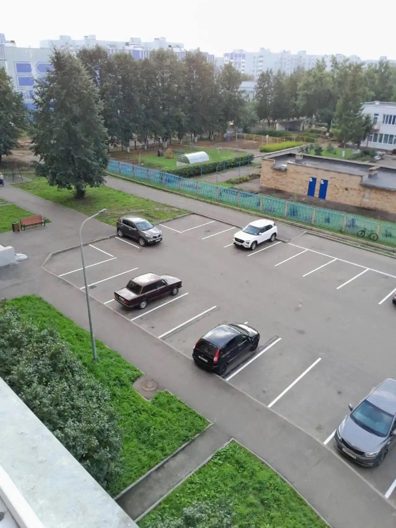 Сила добрососедства: как жители дома № 38 на улице Мира навели порядок во дворе