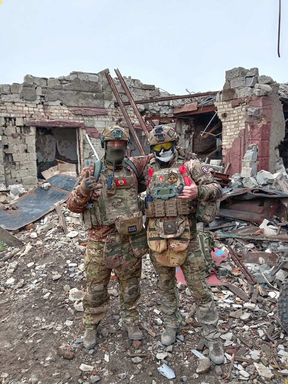 Несмотря на тяжёлые условия и разрушения вокруг — настрой боевой, дух крепкий. Каждый д...