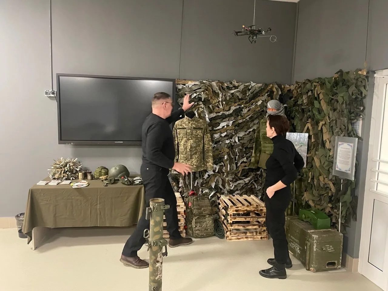Сегодня закончили работу над созданием экспозиции по специальной военной операции в Школе № 55 г. Пе