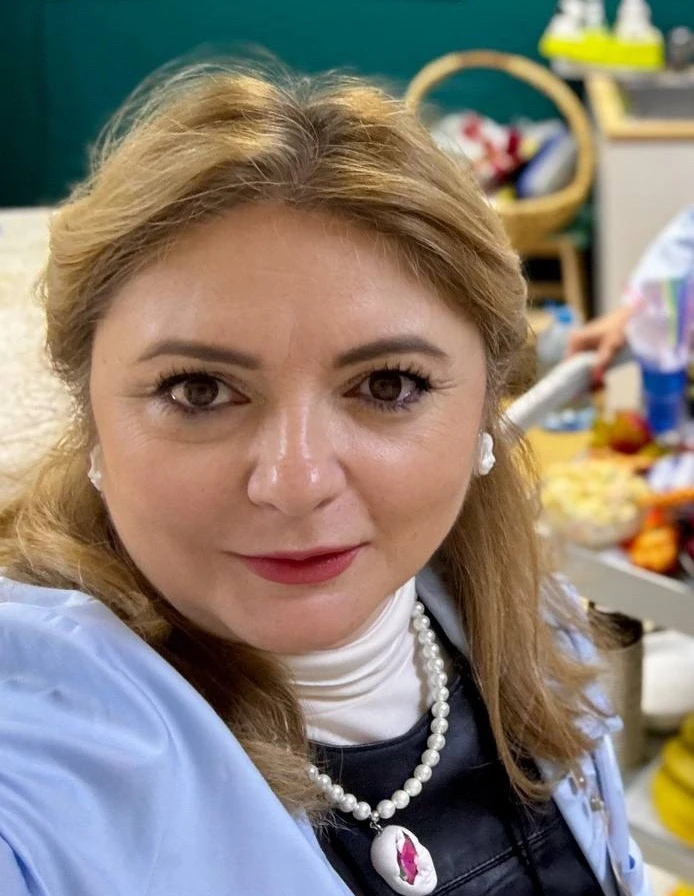 Профессия “быть рядом”

Есть профессии, в которых невозможно работать по инструкции, потому что кажд