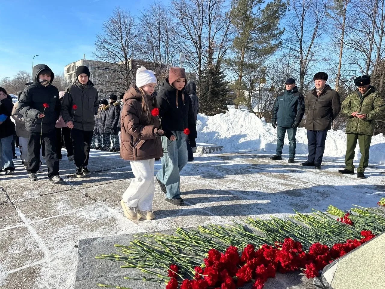 🎗️🇷🇺В преддверии Дня защитника Отечества у памятника Павшим воинам в поселке Орловка состоялась торж