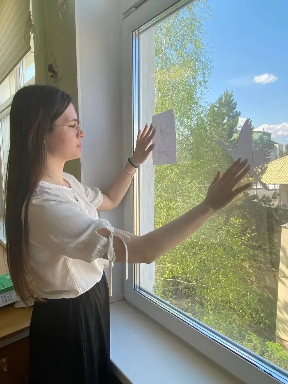 🎖️ Окна, наполненные памятью  🕊️ Юные кураторы первичного отделения «Движения первых» вместе с талан