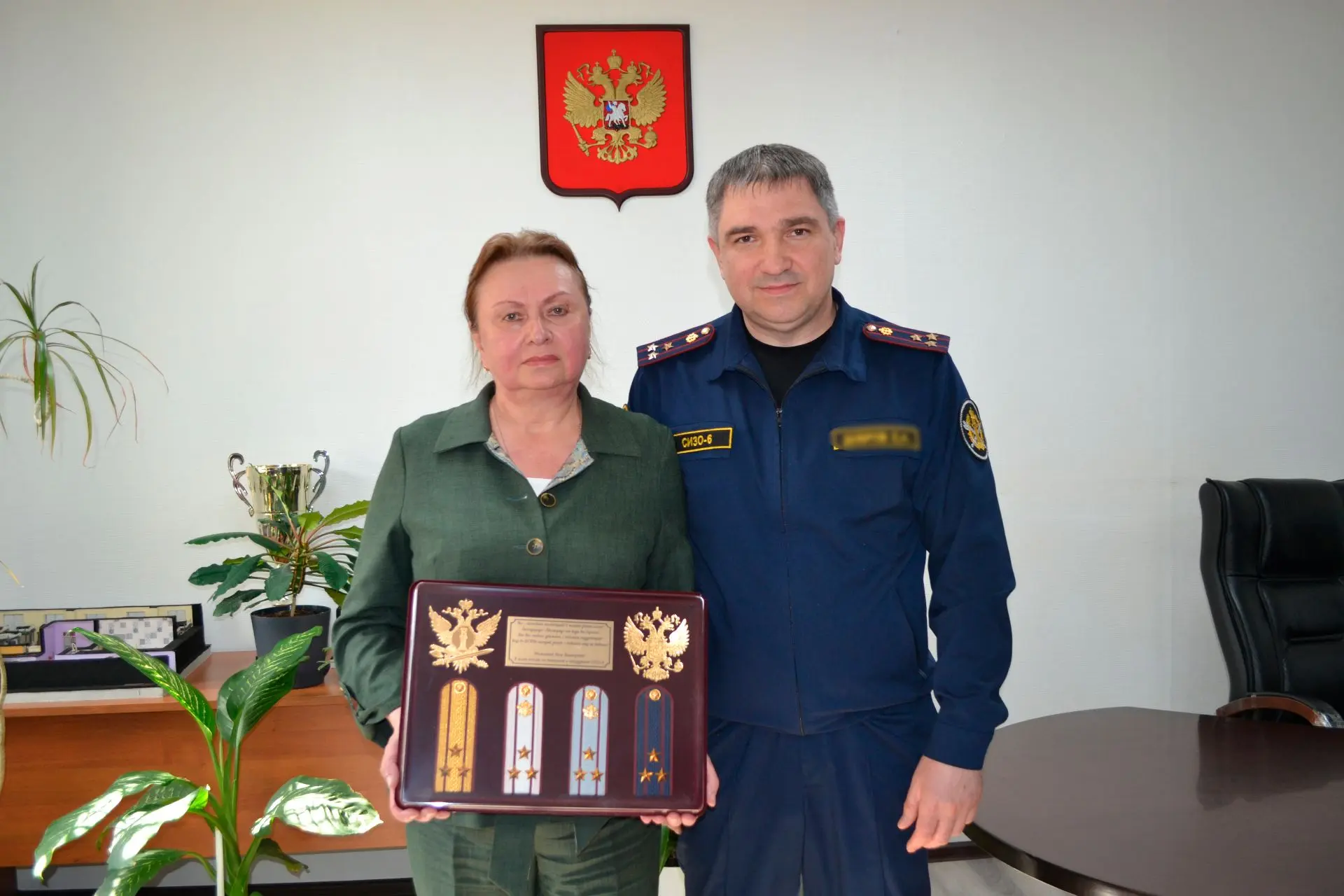 Руководство и личный состав СИЗО-6 ГУФСИН поздравили с юбилеем ветерана УИС