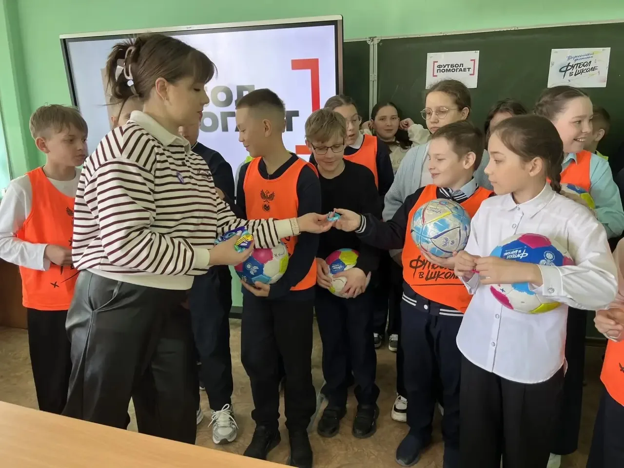 МОБУ СОШ с. Засечное: «Футбол помогает».  ⚽️🌟 Ребята 5А класса МОБУ СОШ с. Засечное приняли участие 