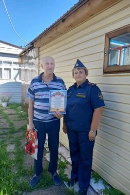 Сотрудники ИК-3 УФСИН России по Ивановской области поздравили ветерана УИС с 75-летним ...