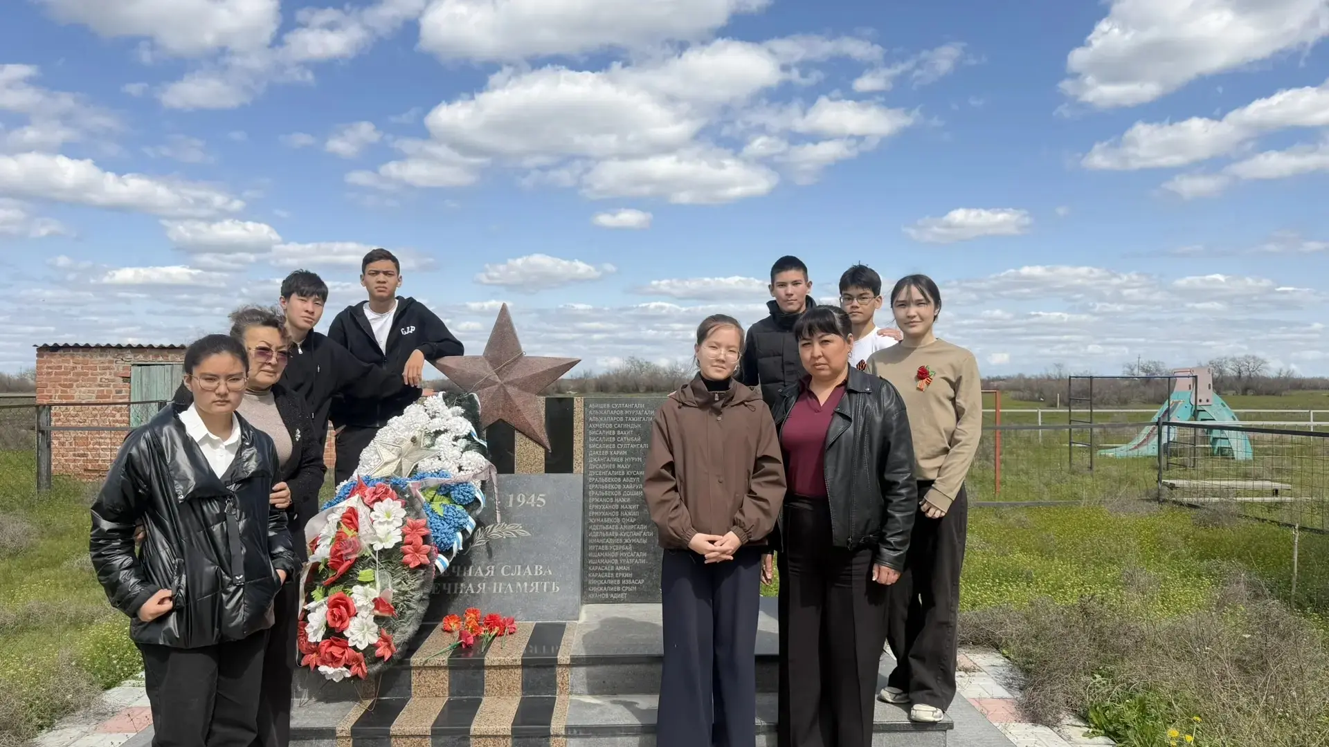 Сегодня ученики 8-9 класса участвовали в акции День Памяти жерт геноцида советского нар...