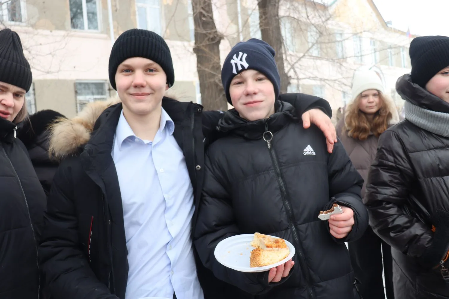 Уважаемые родители, ученики и друзья школы №131!  В этот праздничный день Масленицы с удовольствием 