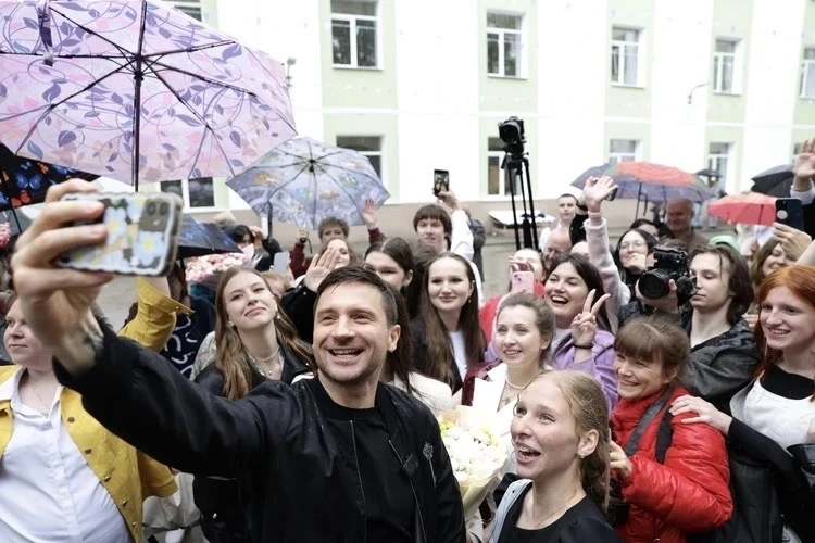 Представляете эту милоту? Ученики из Нижнего Новгорода пригласили Сергея Лазарева на по...