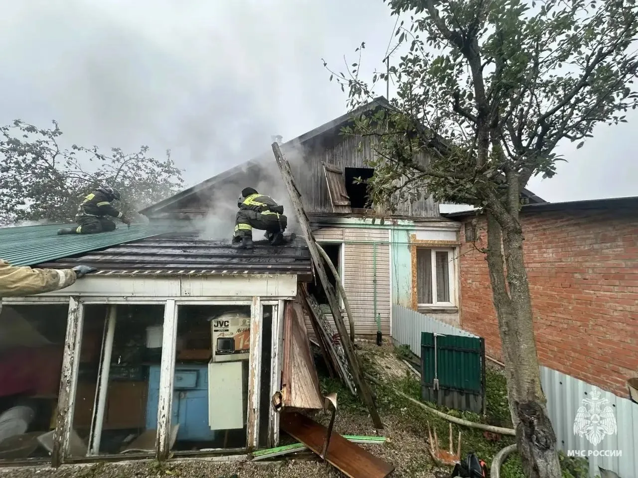 ⚡️Сегодня утром в поселке Новая Огаревка загорелся частный жилой дом на 4 хозяев (Шоссе...