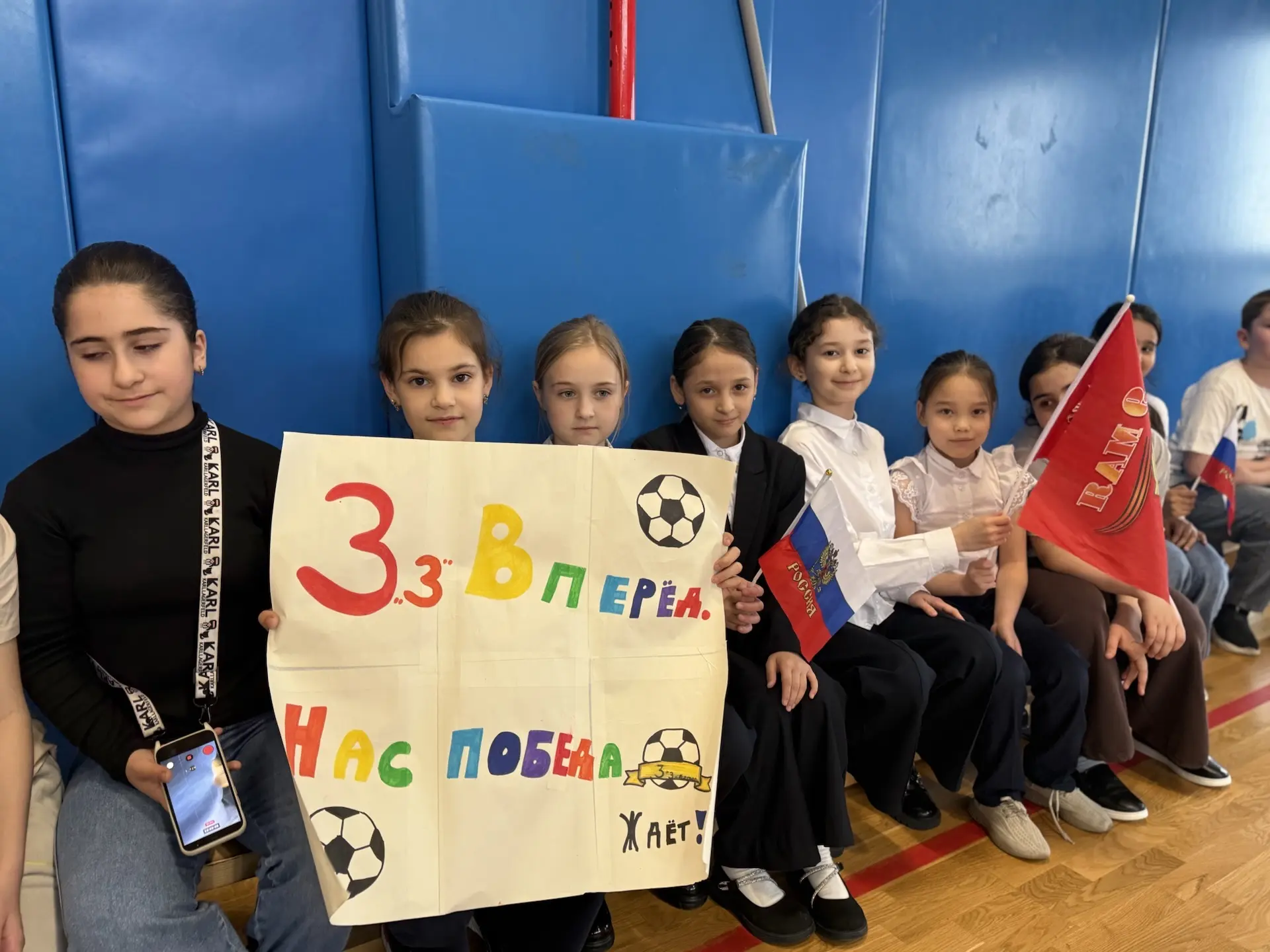 ⚽️ Азарт, голы и командный дух!  В нашей школе гремел настоящий футбольный бой! 🏆 На площадке встрет