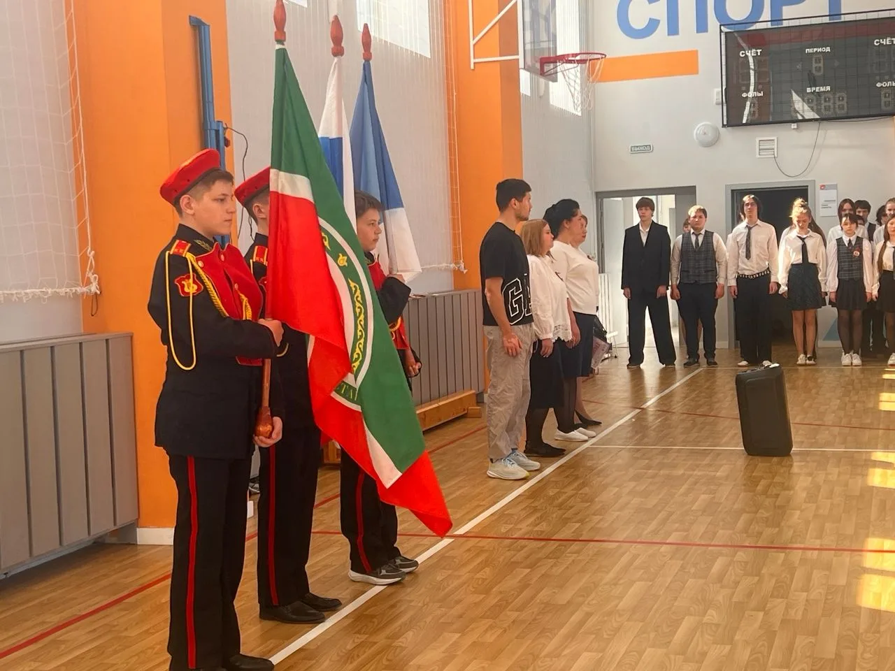 Каждый понедельник в лицее проходит торжественная линейка.
