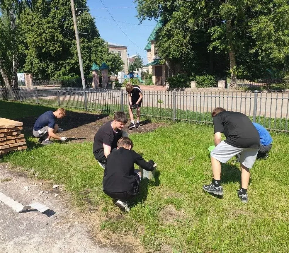 Лето — это не только время отдыха, но и отличная возможность получить ценный опыт и первую зарплату!