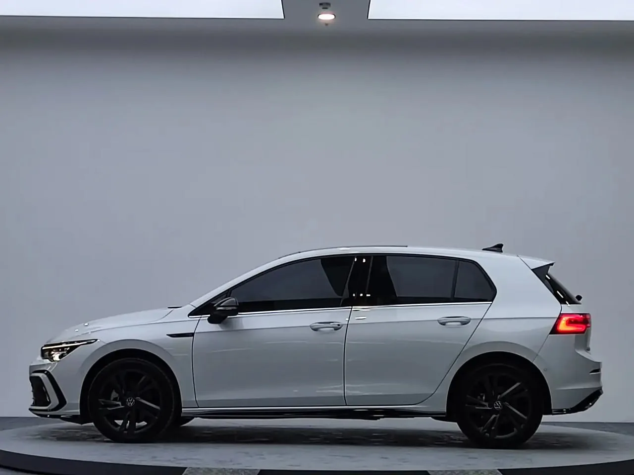 В ПРОДАЖЕ: Volkswagen Golf 280TSI DSG R-Line Lite 🏎  • год выпуска - 2023/05 • V - 1.4 / бензин/турб
