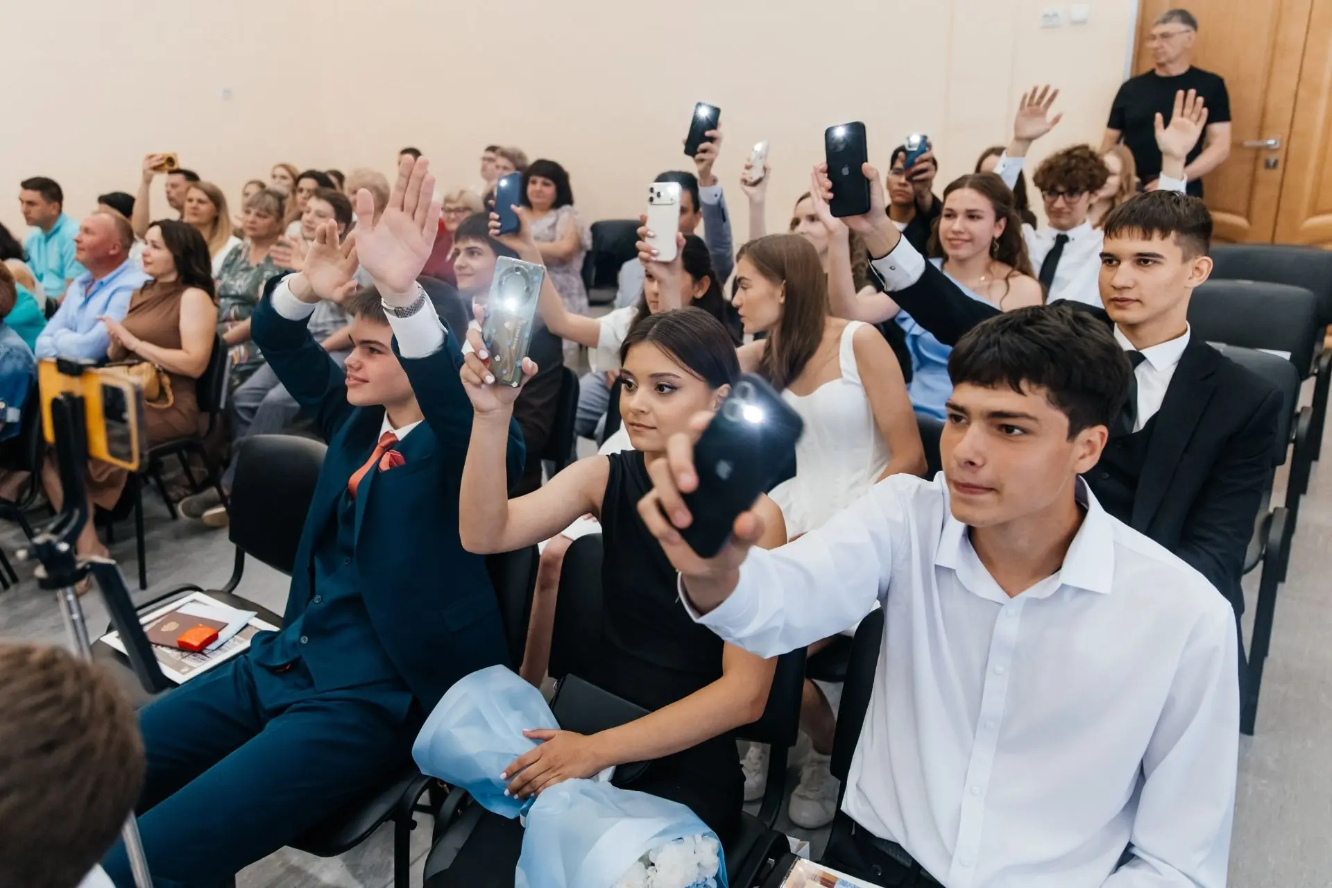 Спектакль окончен, но жизнь только начинается! 🎭🎉

26 июня в нашей школе прошел главный праздник э